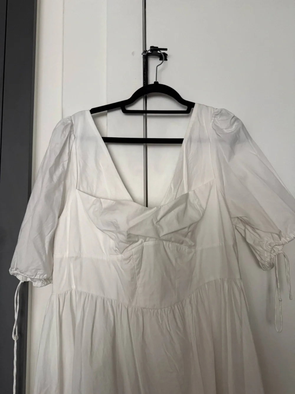 For Love & Lemons White V‑Neck Puff Sleeve Midi Dress - Picture 5 of 9